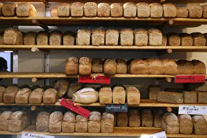 Uninhabited Grocery Store Imprime: Bread on a shelf