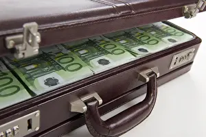 Briefcase Full Of Money Imprime: Briefcase full of banknotes