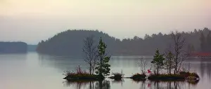 Serene Landscape Photography Imprime: Brooding landscape with islets