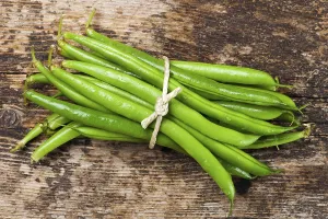 Pulse Nutrition Facts Imprime: Bundle of beans on wood