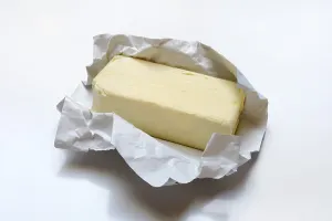 Single Coloured Background Photos Imprime: Butter with opened packaging