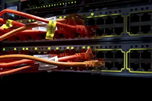 Online Data Transmission Imprime: Cabling and jacks on an internet server