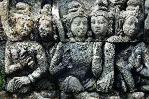 Historic Temple Complexes Imprime: Detail of carved relief at Borobudur on Java