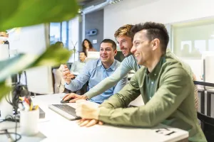 Modern Office Collaboration Imprime: Programmers collaborating on code in a bright