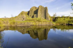 Uninhabited Basalt Stone Formations Imprime: Basalt natural monument