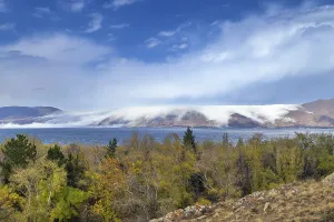 Caucasus Mountain Scenery Imprime: Landscape with Sevan lake from Sevanavank monastery