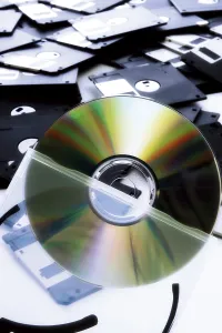 Data Storage Solutions Imprime: A CD, floppy disk in background