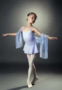 Little Ballerina Imprime: Charming little dancer posing in studio