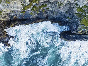 British Countryside Views Imprime: Top Down over Cliffs and Waves