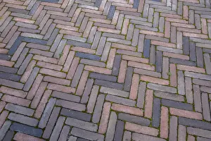 Strassenbild Deutschland Imprime: Clinker paving in herringbone pattern