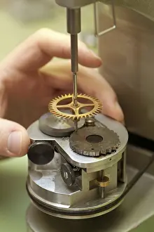 Antique Clock Restoration Imprime: Clockmaker restore clock