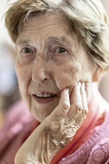 Elderly Woman Portrait Imprime: Close-up, authentic