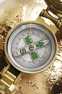 Studio Compass Shot Imprime: Close-up of a compass