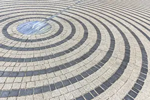 Sacred Building Structure Imprime: Close-up of pavement with concentric pattern