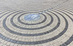 Sacred Building Structure Imprime: Close-up of pavement with concentric pattern