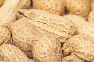Legume Plant Imprime: Close-up of some peanuts. background of some peanuts