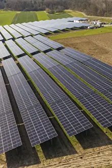 Sustainable Power Generation Imprime: Close-up of structured solar modules over green fields