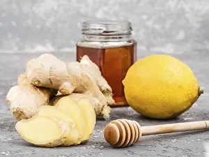 Ginger Root Nutrition Imprime: Close up view of ginger slice, ginger root