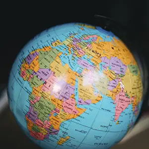 Studio Shot Of A Globe Imprime: Close up world globe