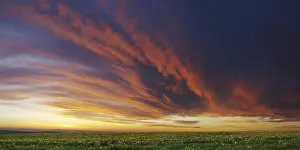 Deserted Landscape With Clouds Imprime: Cloud front approaching