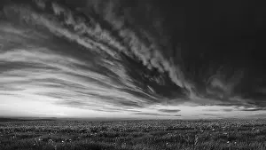 Deserted Landscape With Clouds Imprime: Cloud front approaching