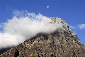 Cloudy Mountain Peak Imprime: Cloud flag on the summit of Mt
