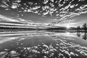 Lapland Forest Lake Imprime: Cloud reflection in a forest lake