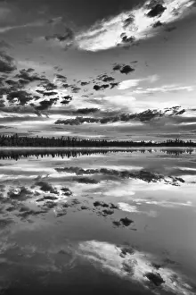 Lapland Forest Lake Imprime: Cloud reflection in a forest lake