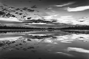 Overcast Sky Reflections Imprime: Cloud reflection in a forest lake