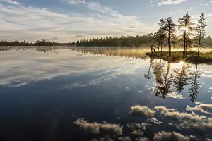 Scandinavian Scenery Imprime: Cloud reflection in a forest lake