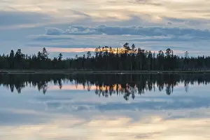 Lapland Landscape Photography Imprime: Cloud reflection in a forest lake