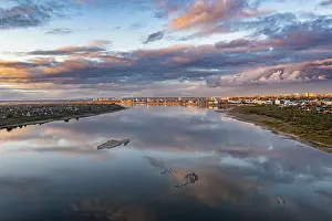 Tomsk Oblast Cityscape Imprime: Cloud reflections on the Tom river