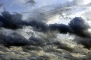 Humilis Imprime: nubes (Cumulus), nubes de lluvia, nubes tormentosas.