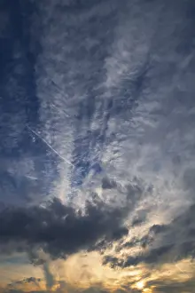 Uninhabited Cloudy Skies Imprime: Clouds in the evening sky