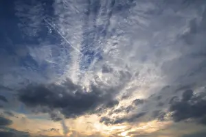 Backlit Cloud Formation Imprime: Clouds in the evening sky