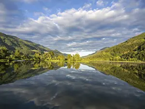 Lake Reflection Photography Imprime: Clouds are reflected in the lake