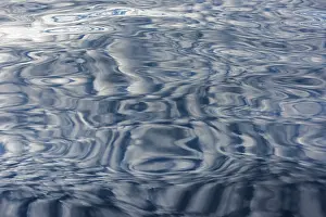 Clouds On Water Imprime: Clouds reflected on the surface of the sea