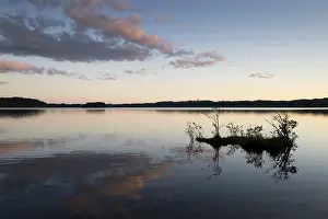 Cloudy Sky Landscapes Imprime: Clouds reflected on the water surface