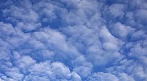 Fleecy Cloud Formations Imprime: Cloudscape of altocumulus clouds