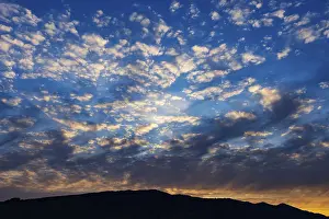 Sunrise In Austria Imprime: Cloudscape of altocumulus clouds at dawn