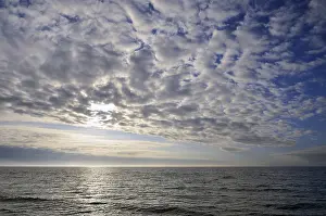 Baltic Sea Evening Atmosphere Imprime: Cloudy sky, cloud formations in front of the setting sun