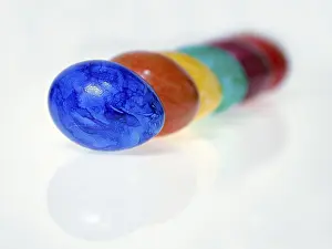 Colored Easter Eggs Imprime: Colored easter eggs, cut out