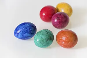 Colored Easter Eggs Imprime: Colored easter eggs, cut-out