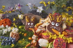 Decorated Cookies Imprime: Colourful decorated Easter biscuits with Easter decoration