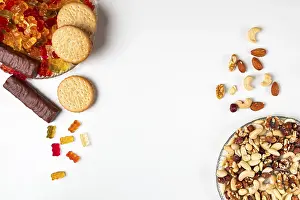 Studio Shot Of Desserts Imprime: Comparison of unhealthy and healthy
