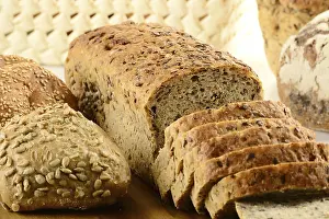 Breakfast Meal Ideas Imprime: Composition with bread and rolls on kitchen table