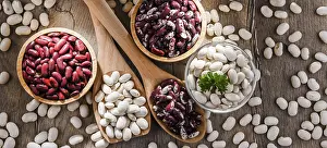 Balanced Diet Compositions Imprime: Composition with dried beans on the table