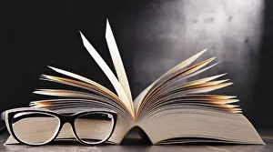 Empty Library Scene Imprime: Composition with open book and glasses on the table
