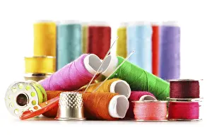 Bright White Background Photo Imprime: Composition with tailor needles and threads over white background