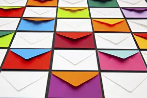 Colourful Desk Supplies Imprime: Composition with white and colored envelopes on the table